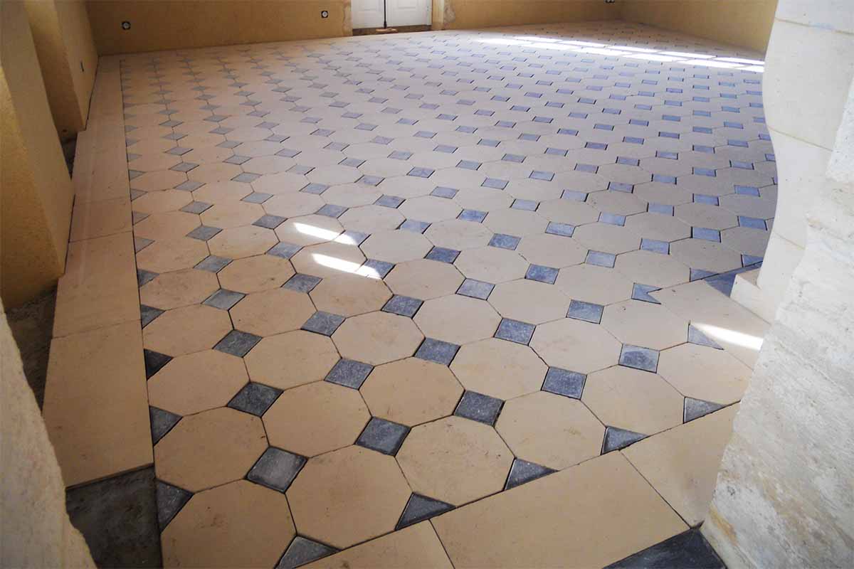 dallage intérieur damier Dallage carreaux de ciment réalisé par François CELLIER rénovation